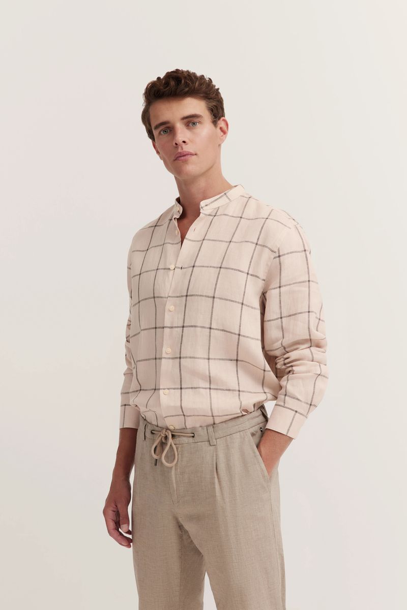 Beige kariertes Leinenhemd mit Stehkragen