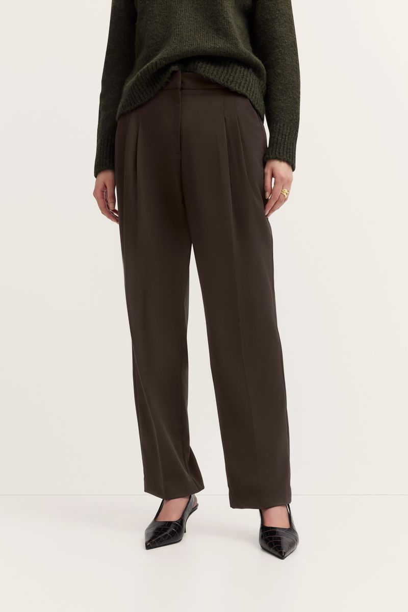 Elegante Bundfaltenhose mit weitem Bein