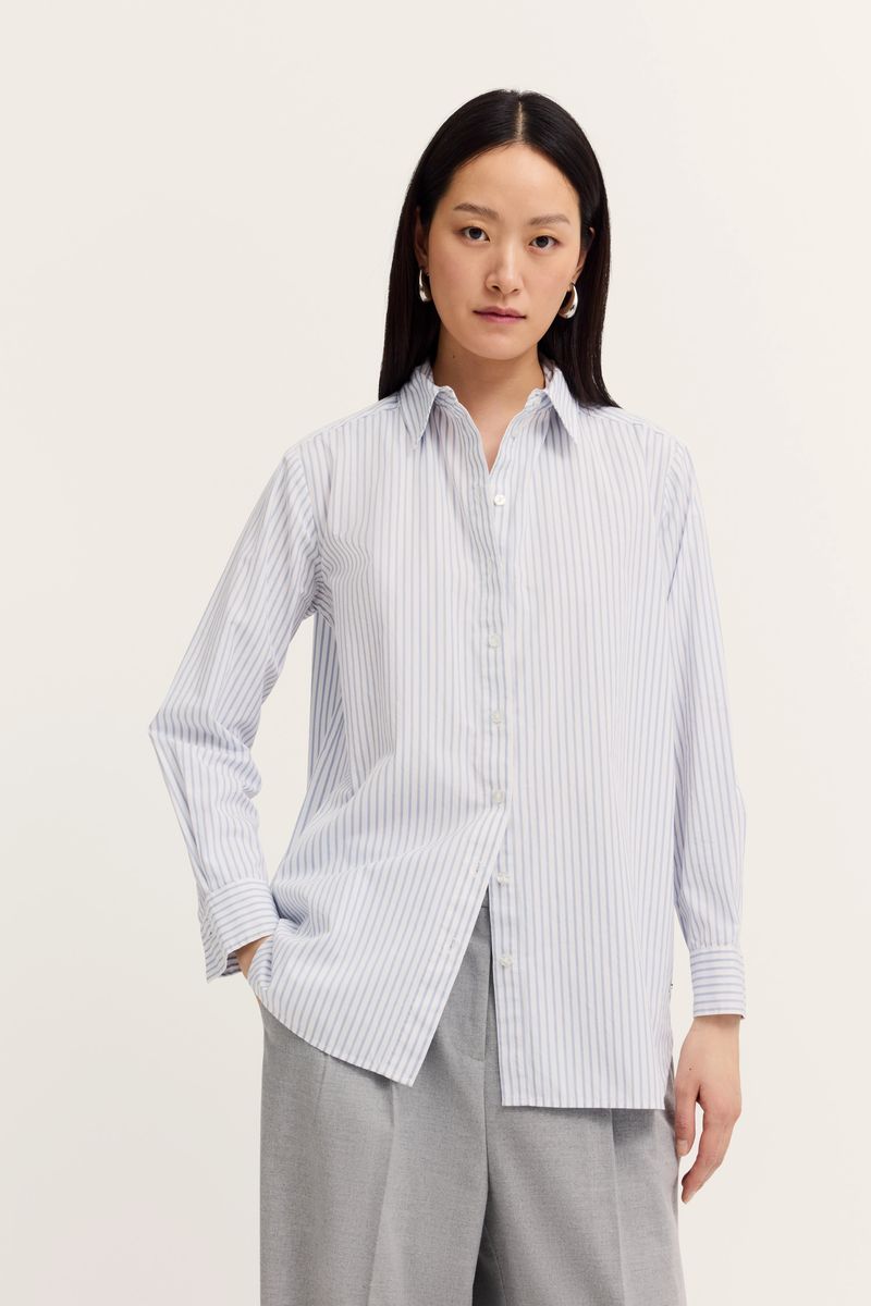 Klassisches gestreiftes Hemd mit Knopfleiste