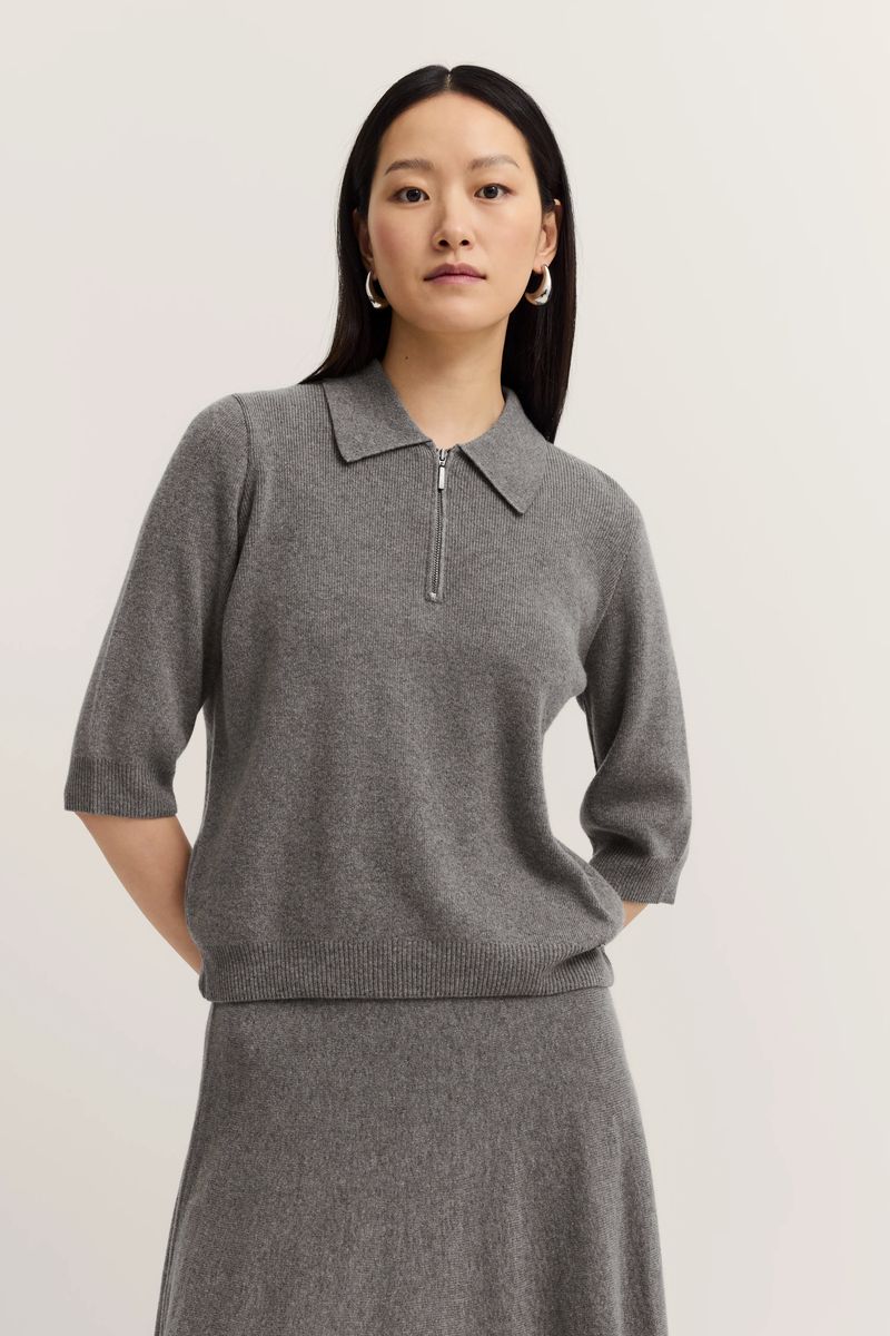 Elegantes geripptes Strick-Poloshirt