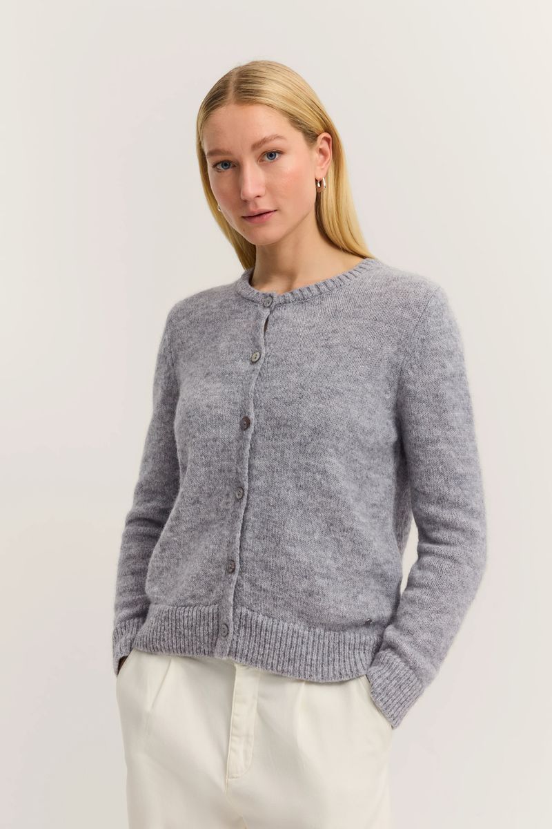 Klassische Strickjacke mit Knopfleiste