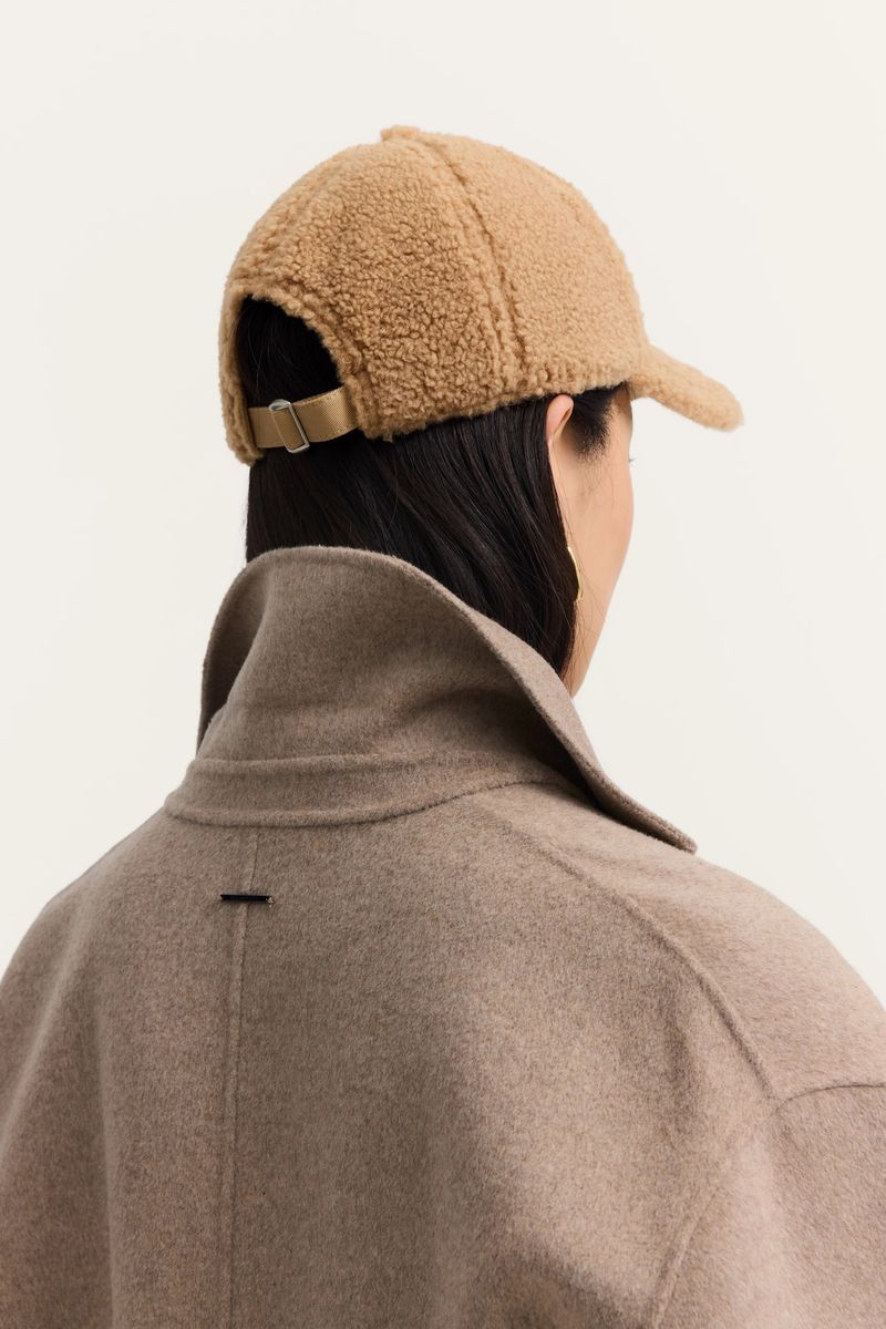 Baseballcap aus Teddyfleece in Beige
