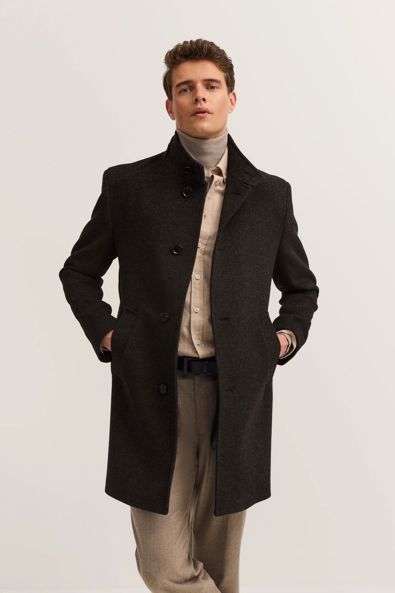 Moderner Wollmantel mit Stehkragen