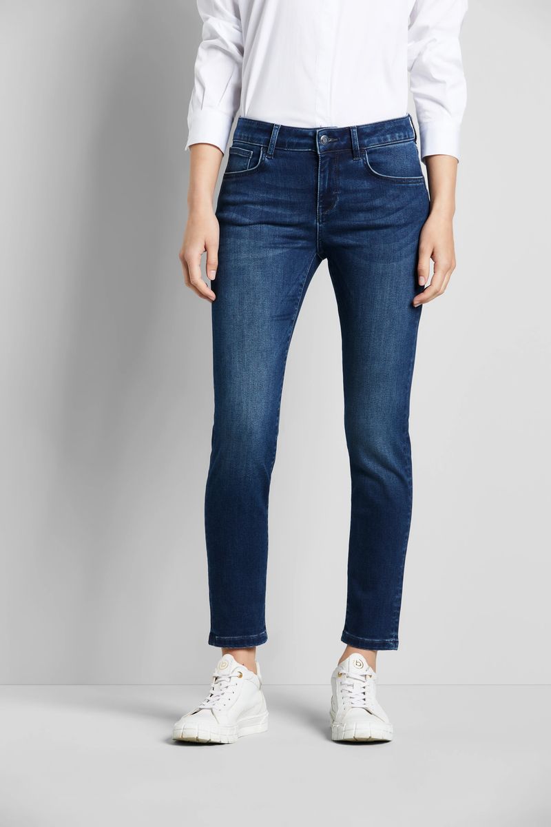 Schmal geschnittene Jeans mit verkürztem Bein
