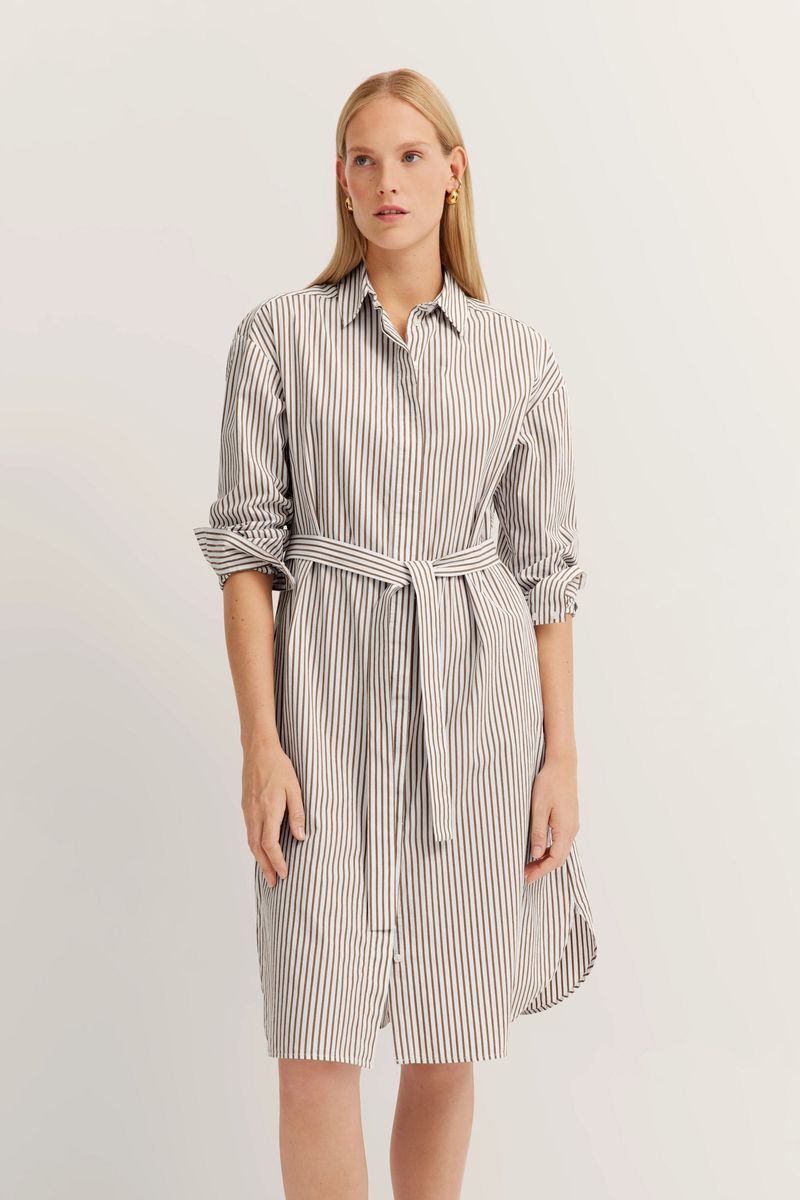 Gestreiftes Hemdkleid mit Bindegürtel