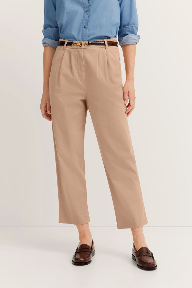 Chinohose mit Bügelfalte und schmalem Bein