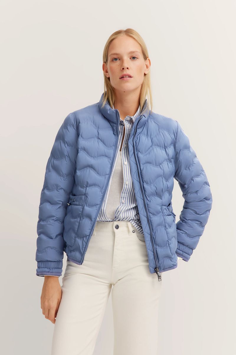 Moderne blaue Stehkragen-Pufferjacke