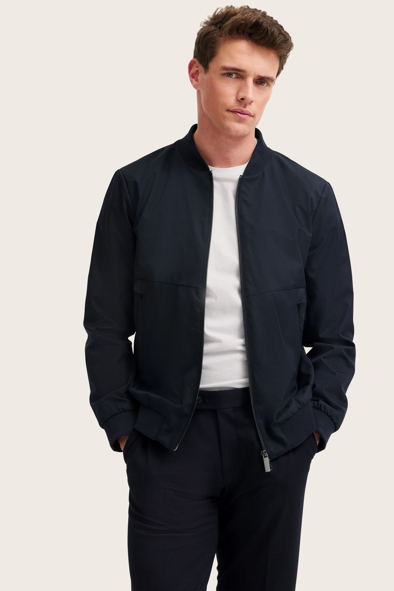 Moderne marinefarbene Blousonjacke mit Collegekragen