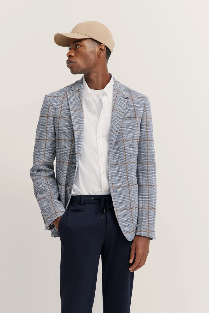 Modernes Sakko mit Karomuster
