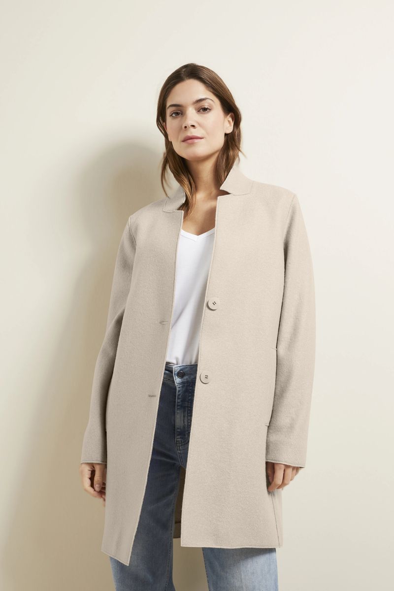 Eleganter Kurzmantel aus Sommerwolle in Beige
