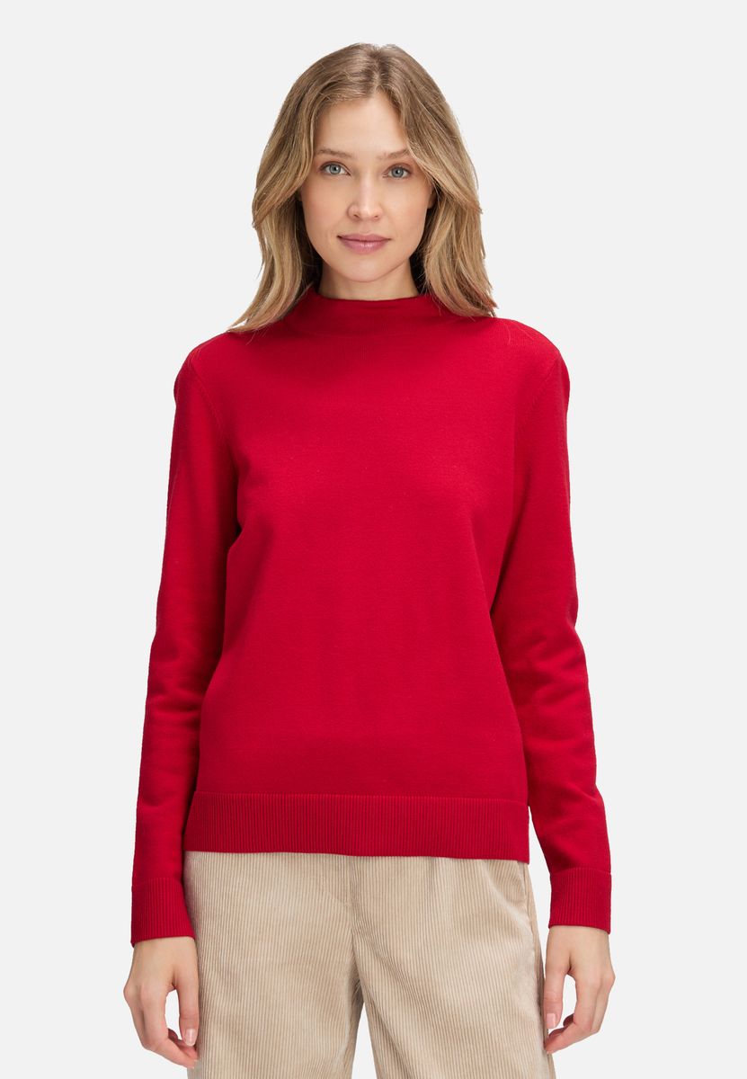 Klassischer Strickpullover mit Stehkragen