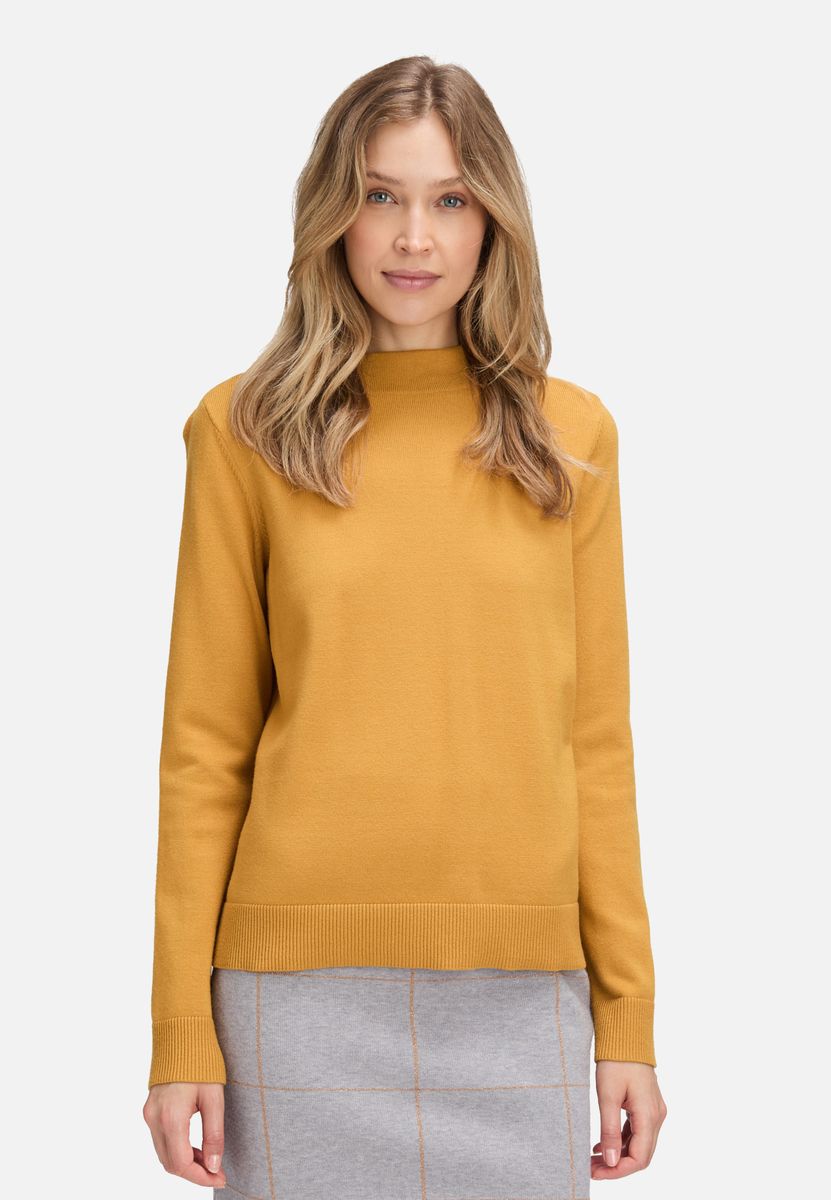 Klassischer Strickpullover mit Stehkragen