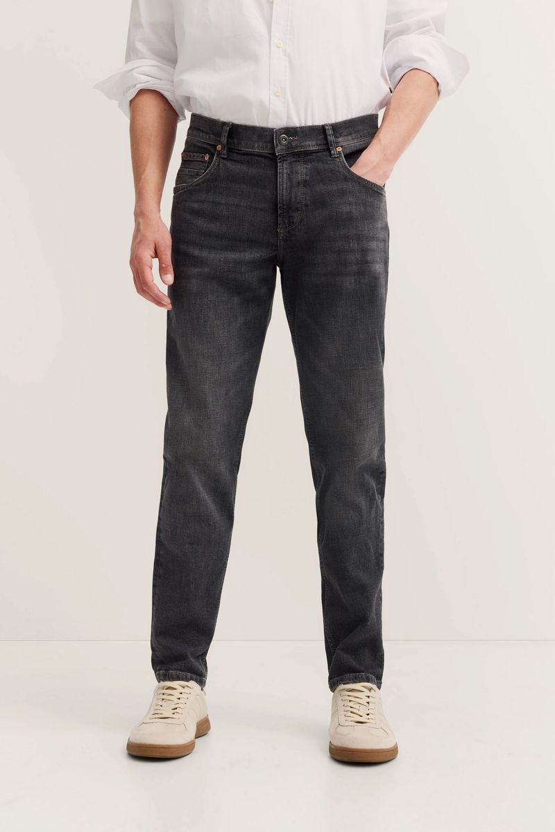 Tapered Fit Stretch Denim Jeans