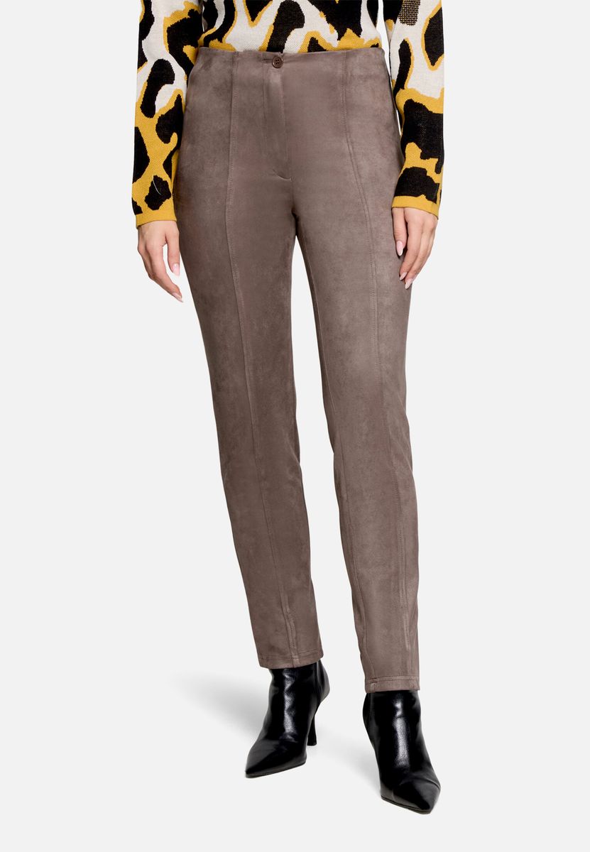 Schlanke, hochtaillierte Hose mit Nahtdetail