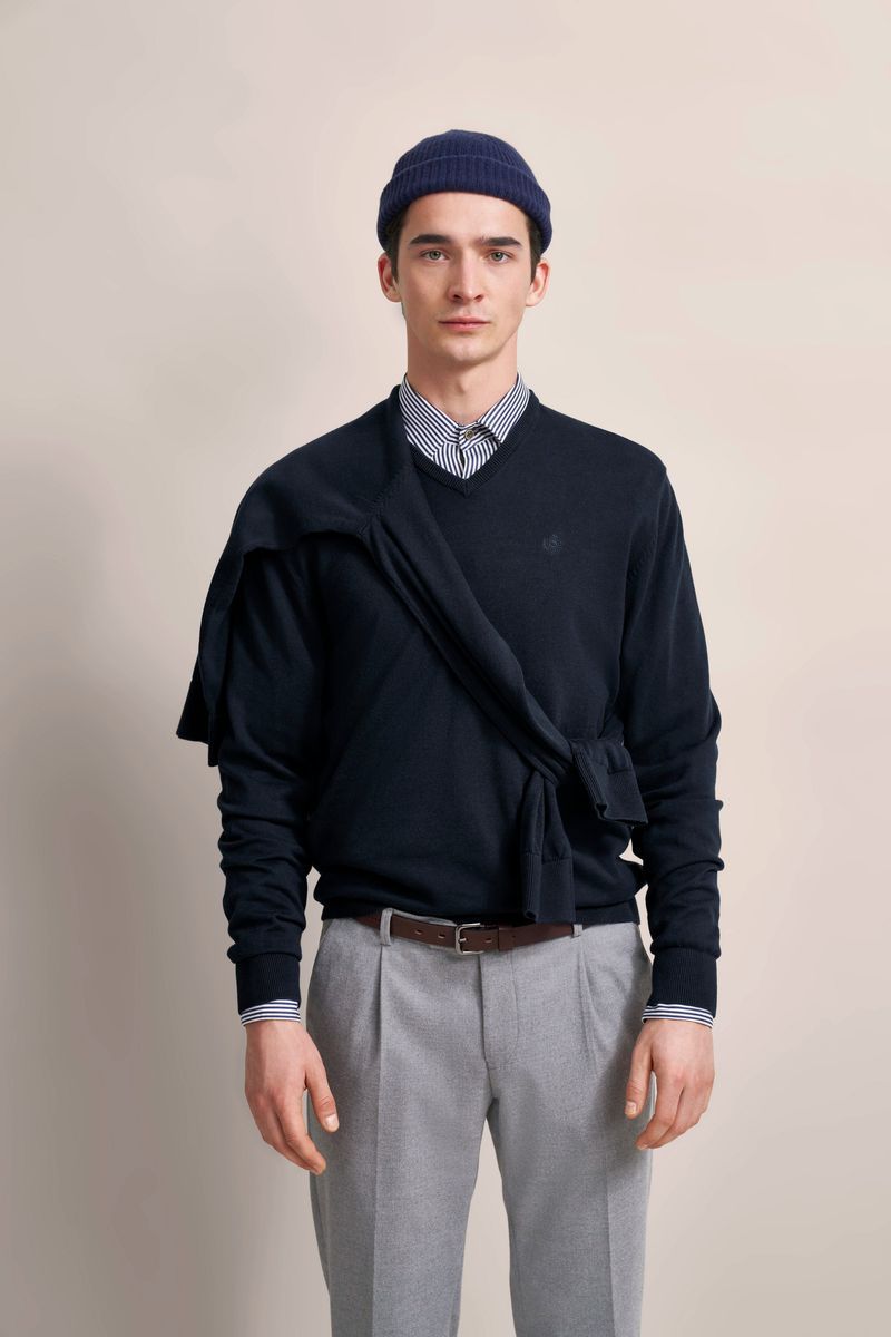 Klassischer V-Ausschnitt Pullover