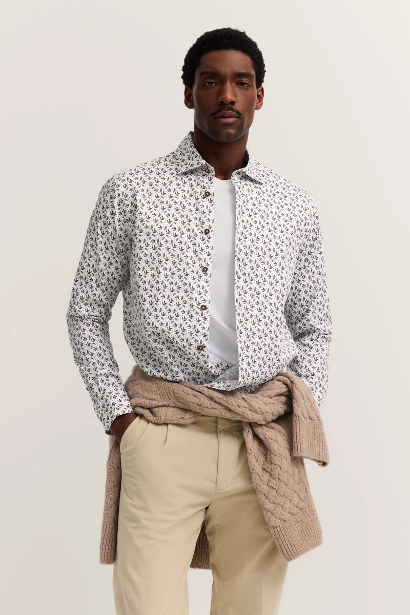 Freizeithemd mit Blattmuster in Modern Fit