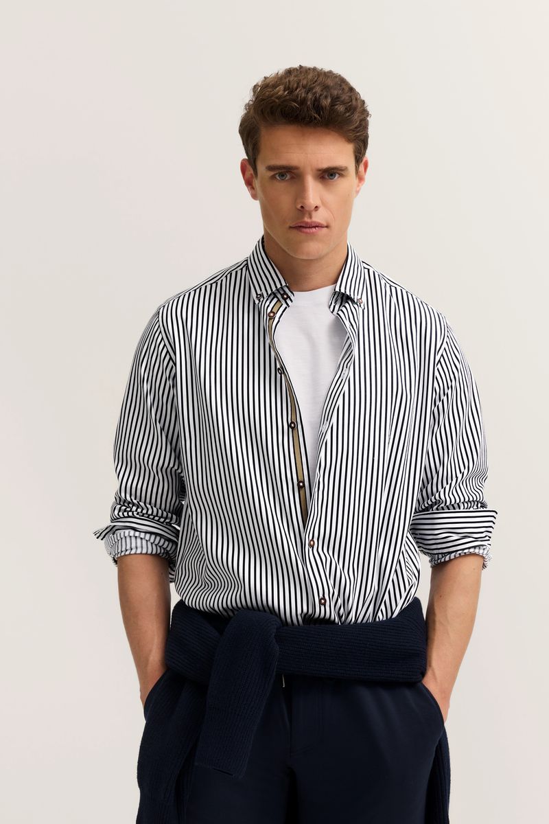 Gestreiftes Modern Fit Freizeithemd mit Button-Down-Kragen