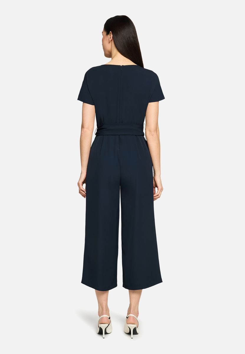 Eleganter ärmelloser Culotte Jumpsuit mit Gürtel