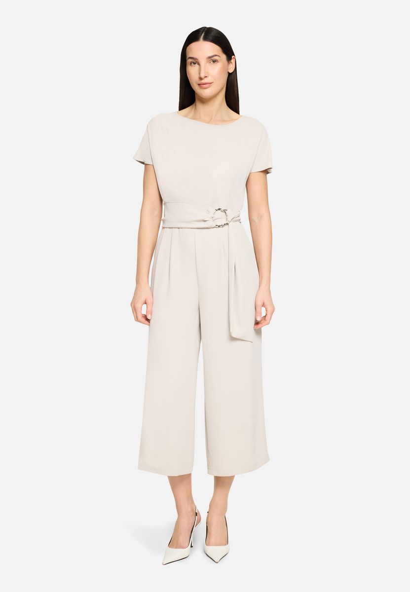 Eleganter ärmelloser Culotte Jumpsuit mit Gürtel