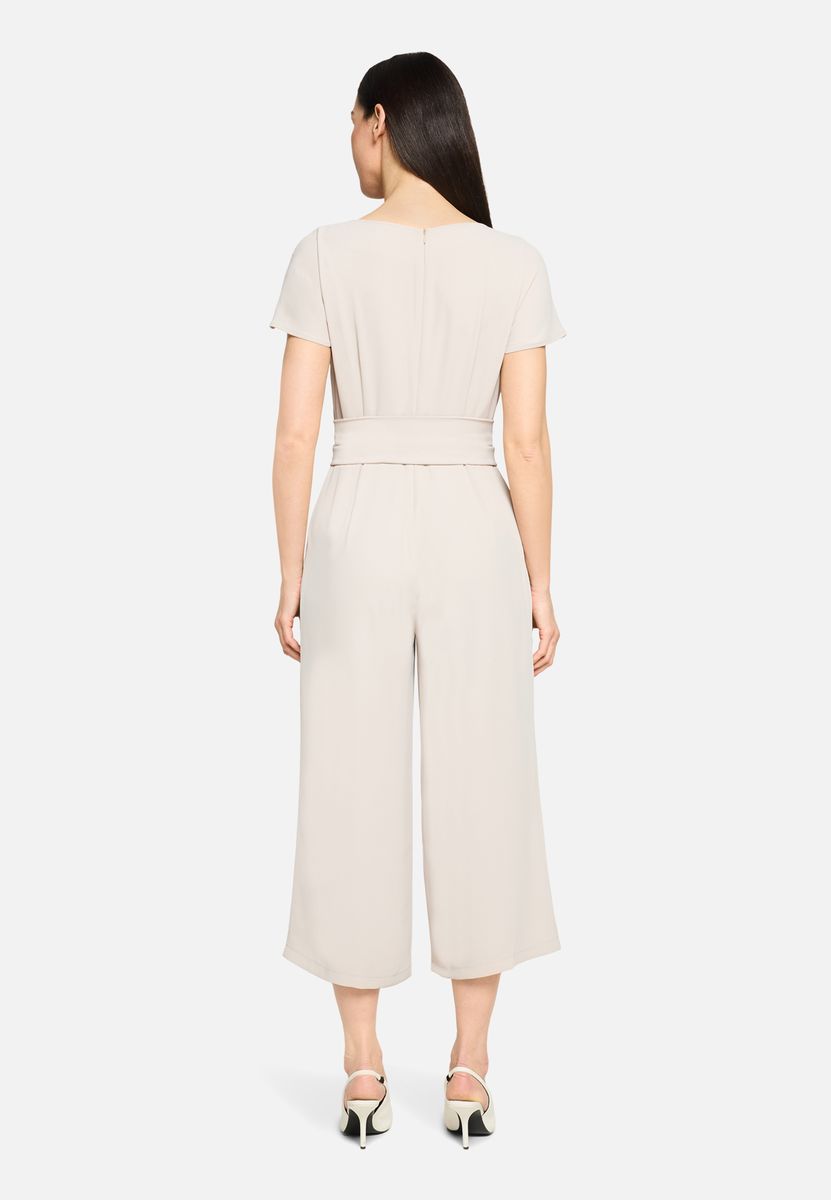 Eleganter ärmelloser Culotte Jumpsuit mit Gürtel