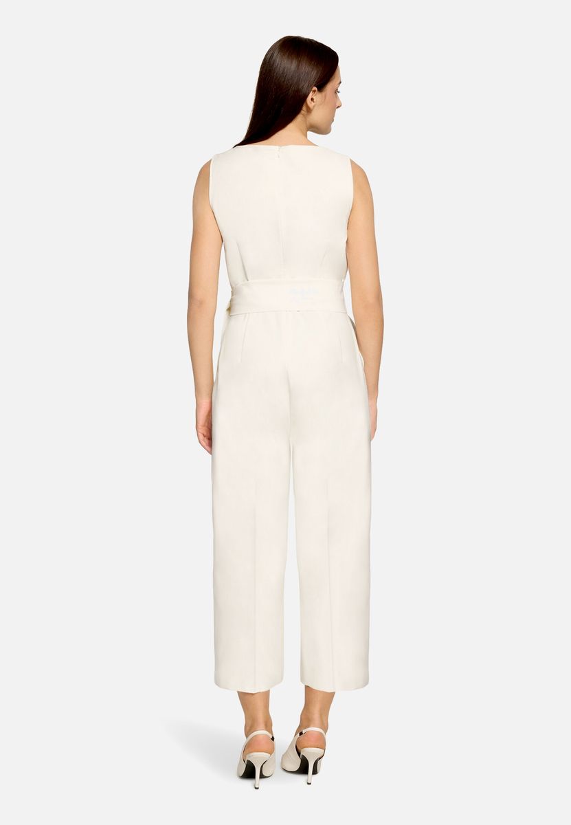 Eleganter ärmelloser Culotte Jumpsuit mit Gürtel