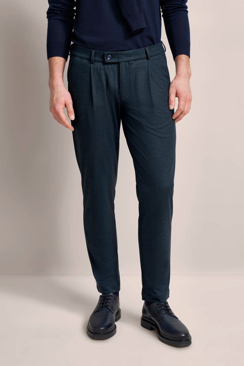 Moderne Bundfaltenhose mit Tapered Fit