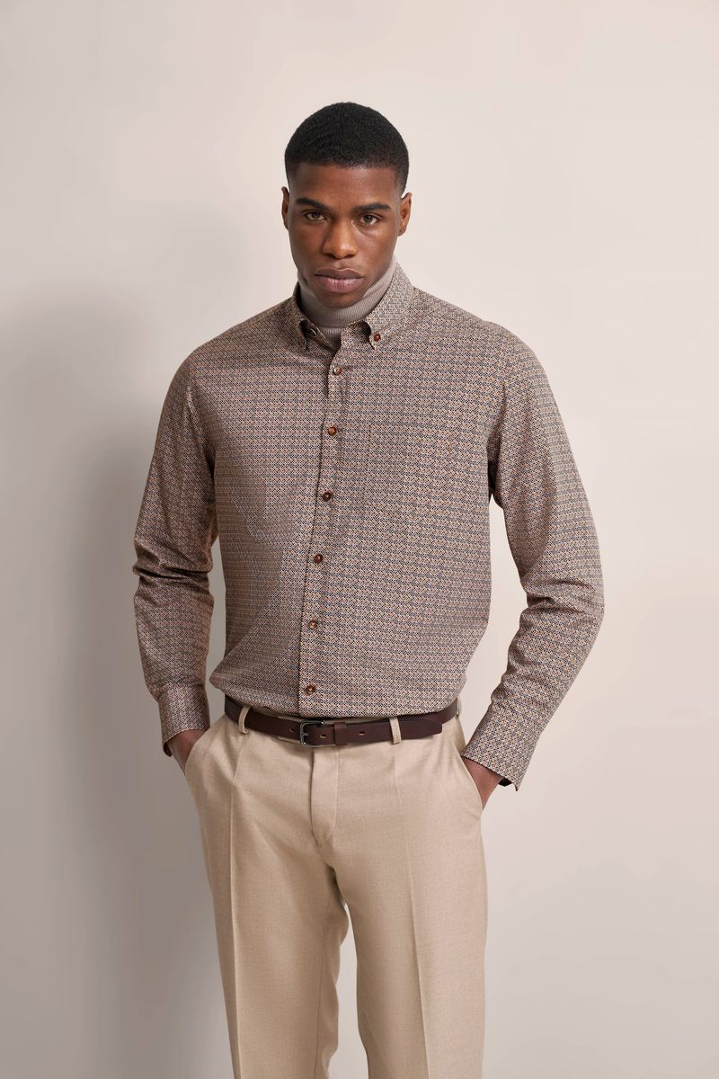 Modern geschnittenes Baumwollhemd mit Muster