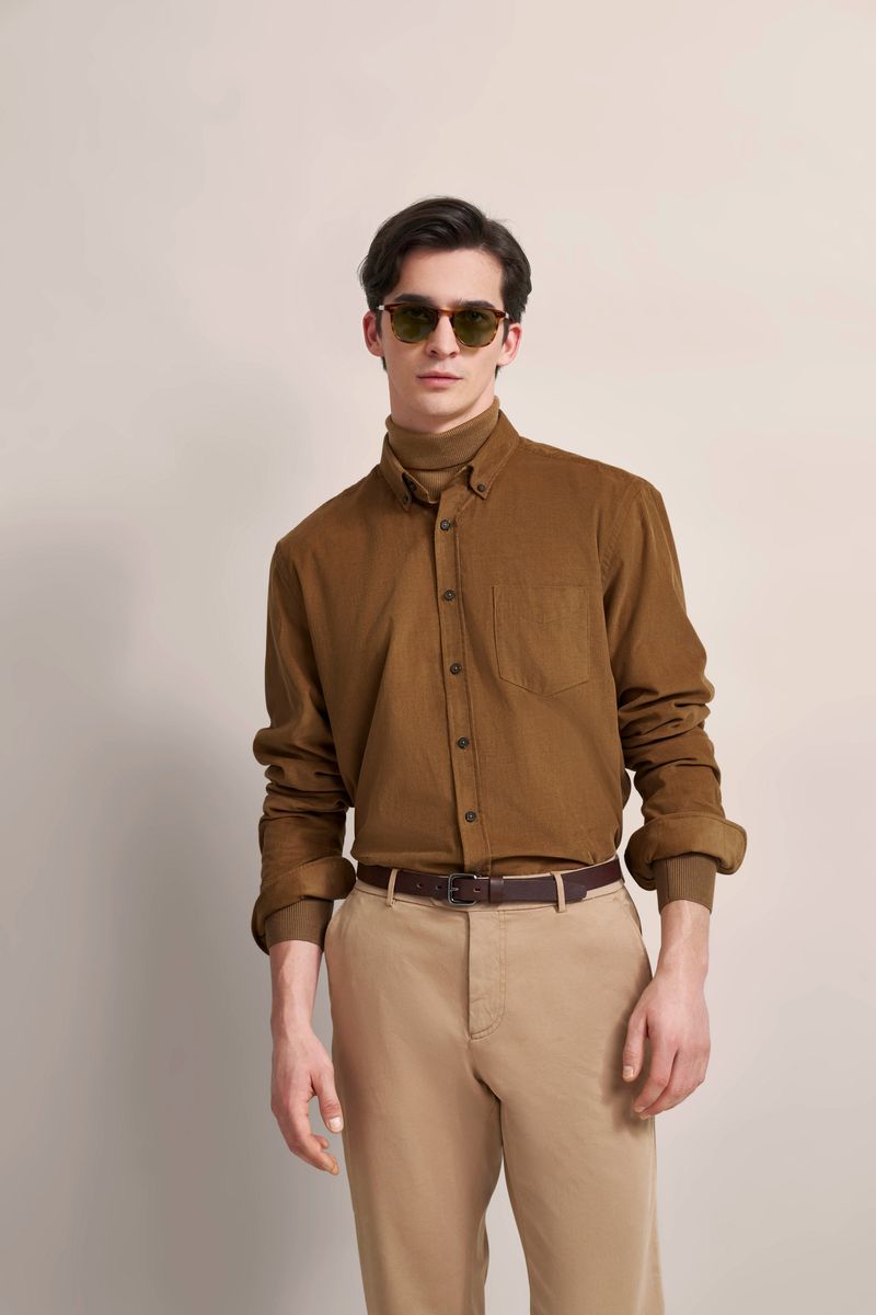 Modernes Feincord Button-Up Hemd
