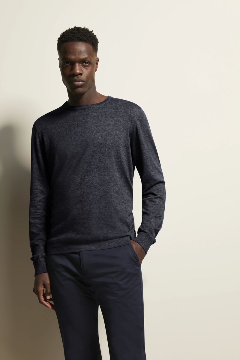 Bequemer Pullover aus meliertem Strick