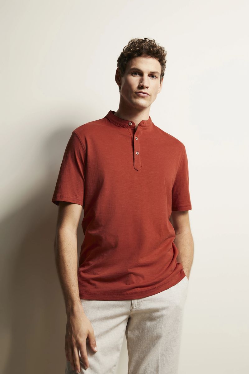 Polohemd mit Struktur und Stehkragen