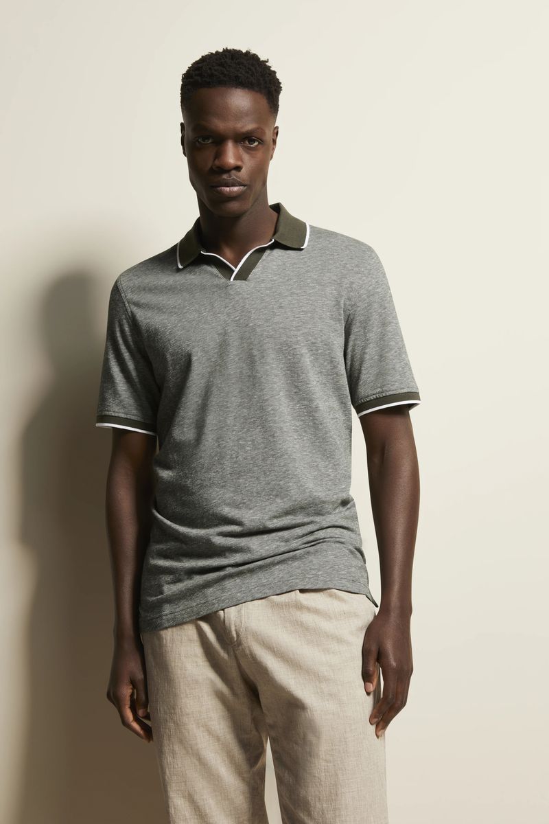 Polohemd mit feinen Kontraststreifen