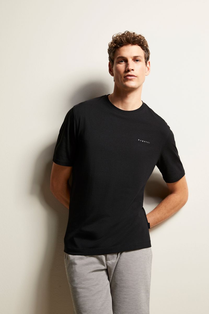 Modernes schwarzes Basic T-Shirt