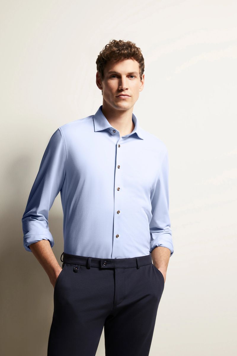 Hellblaues Jerseyhemd mit Modern Fit Passform