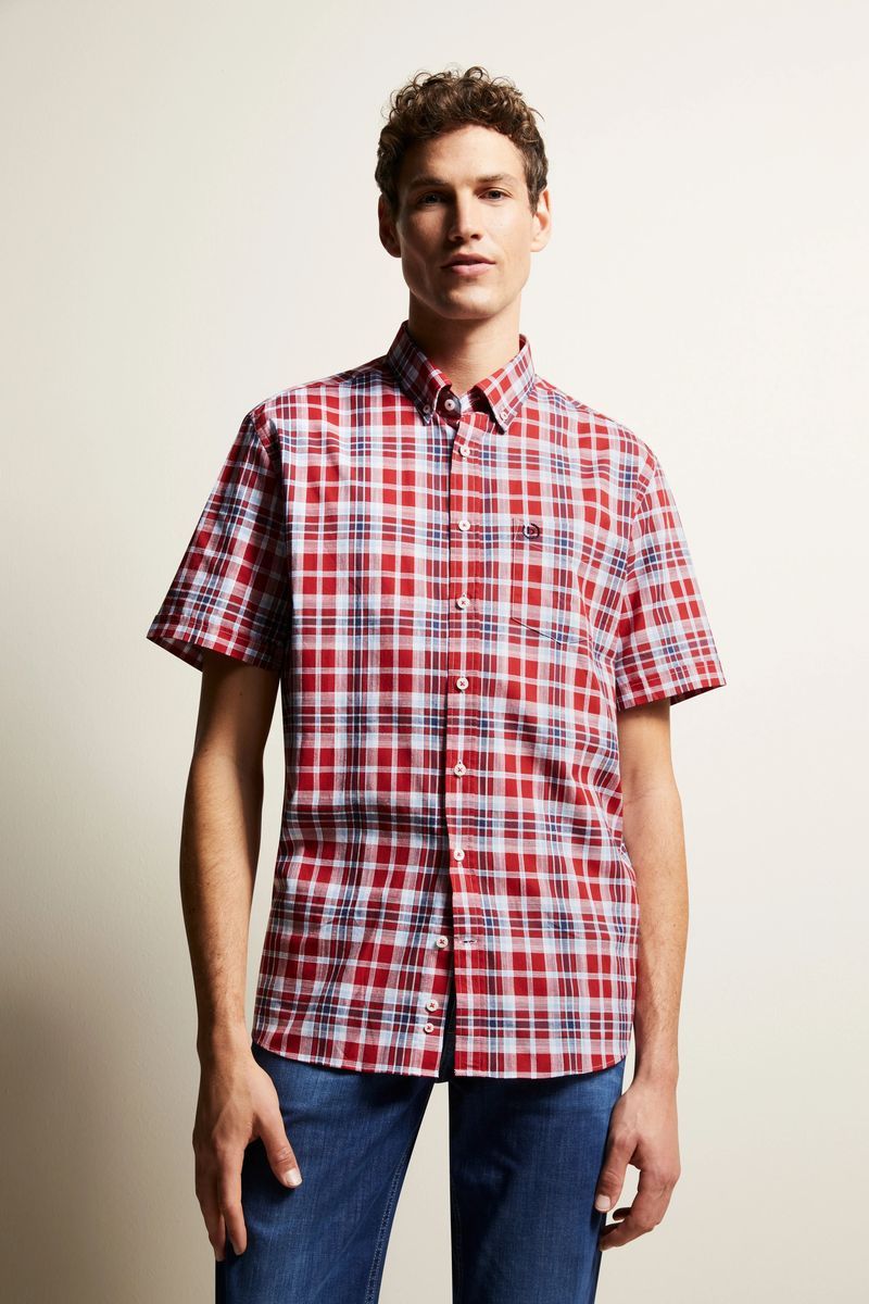 Rot kariertes Kurzarmhemd