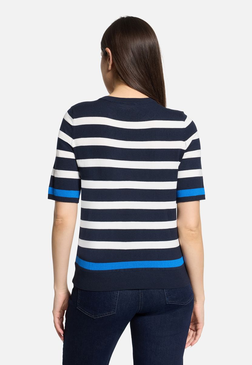 Gemustertes Stricktop mit gestreiften Ärmeln