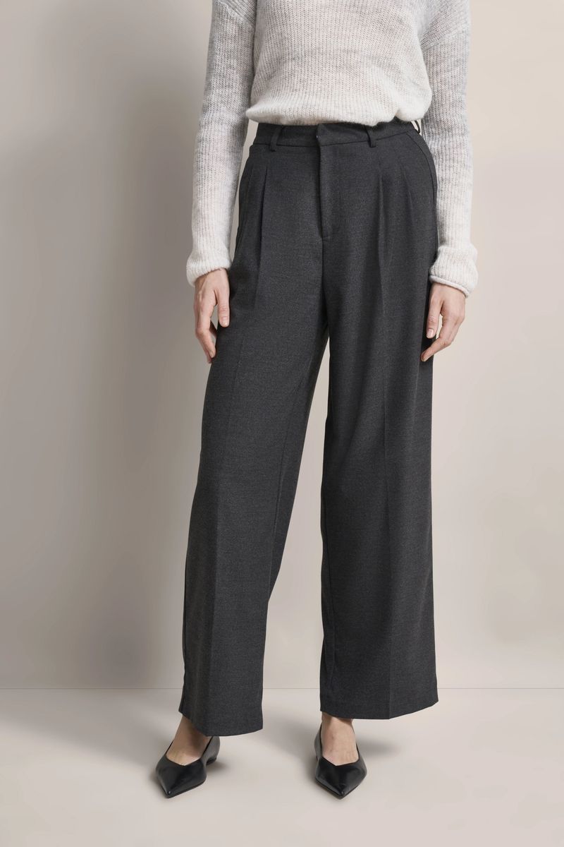 Weitgeschnittene Bundfaltenhose