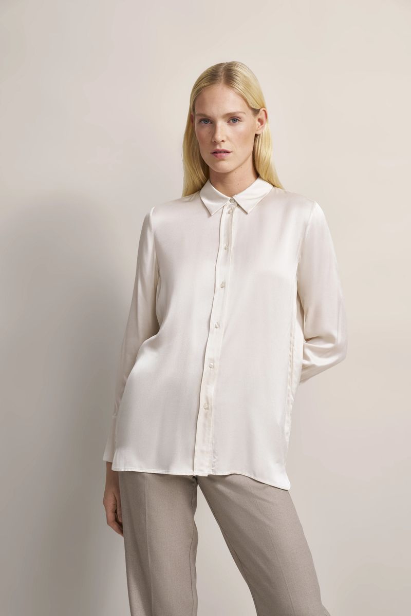 Elegante Viskose Bluse mit längerem Rückenteil