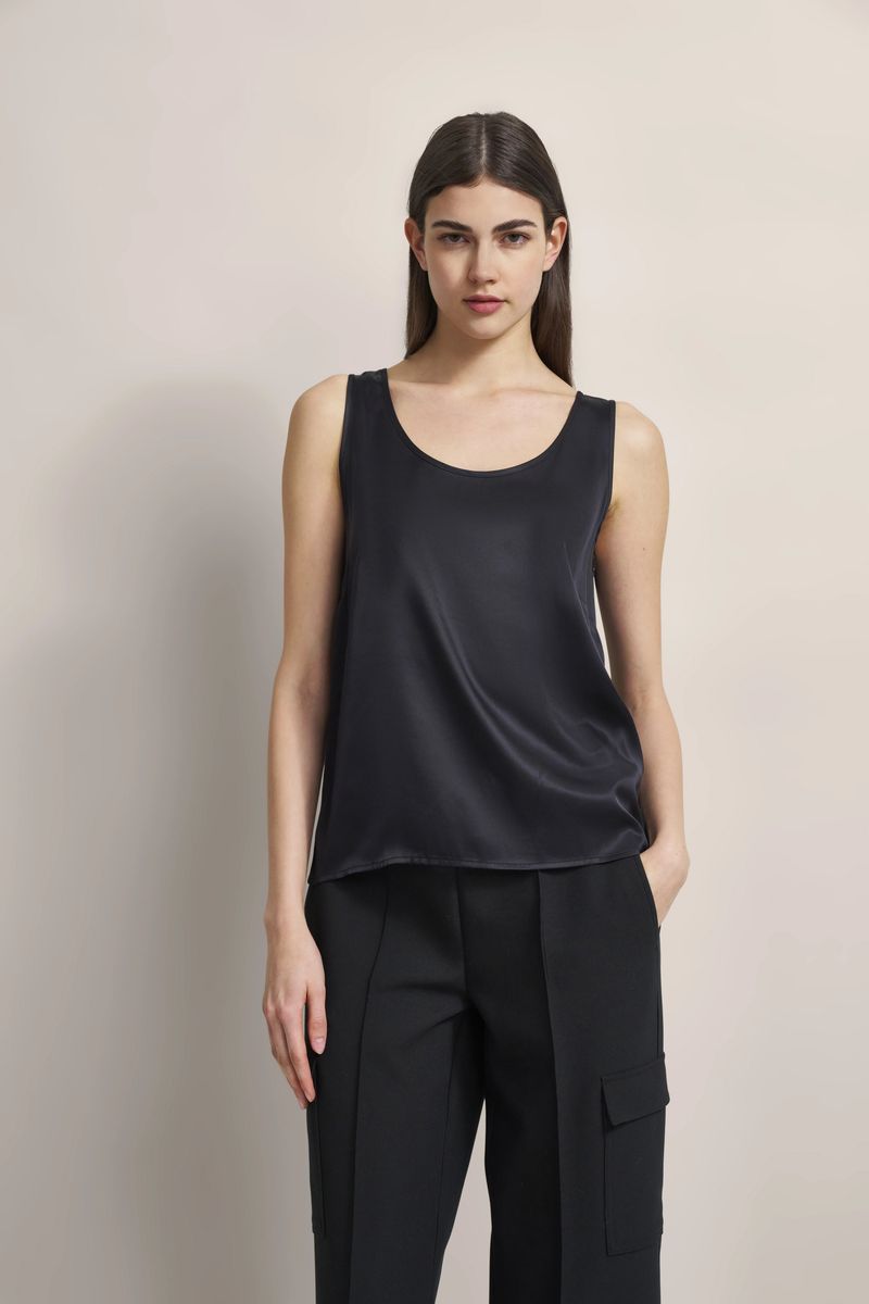 Schickes, schimmerndes schwarzes Tanktop