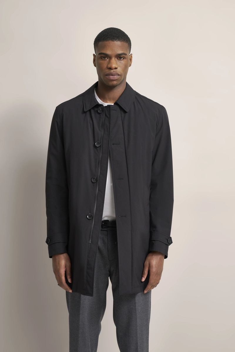 Klassischer wasserabweisender moderner Mac-Mantel