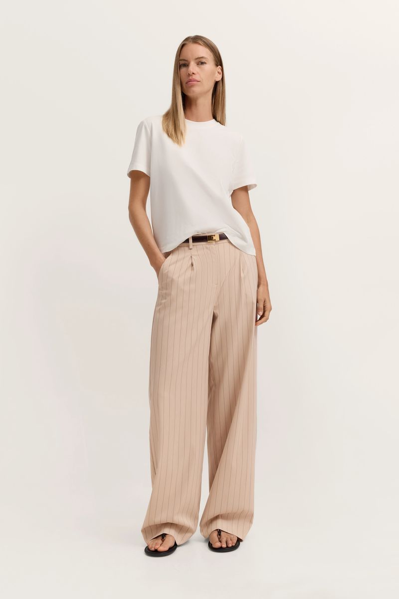 Elegante beige Nadelstreifen Hose mit weitem Bein