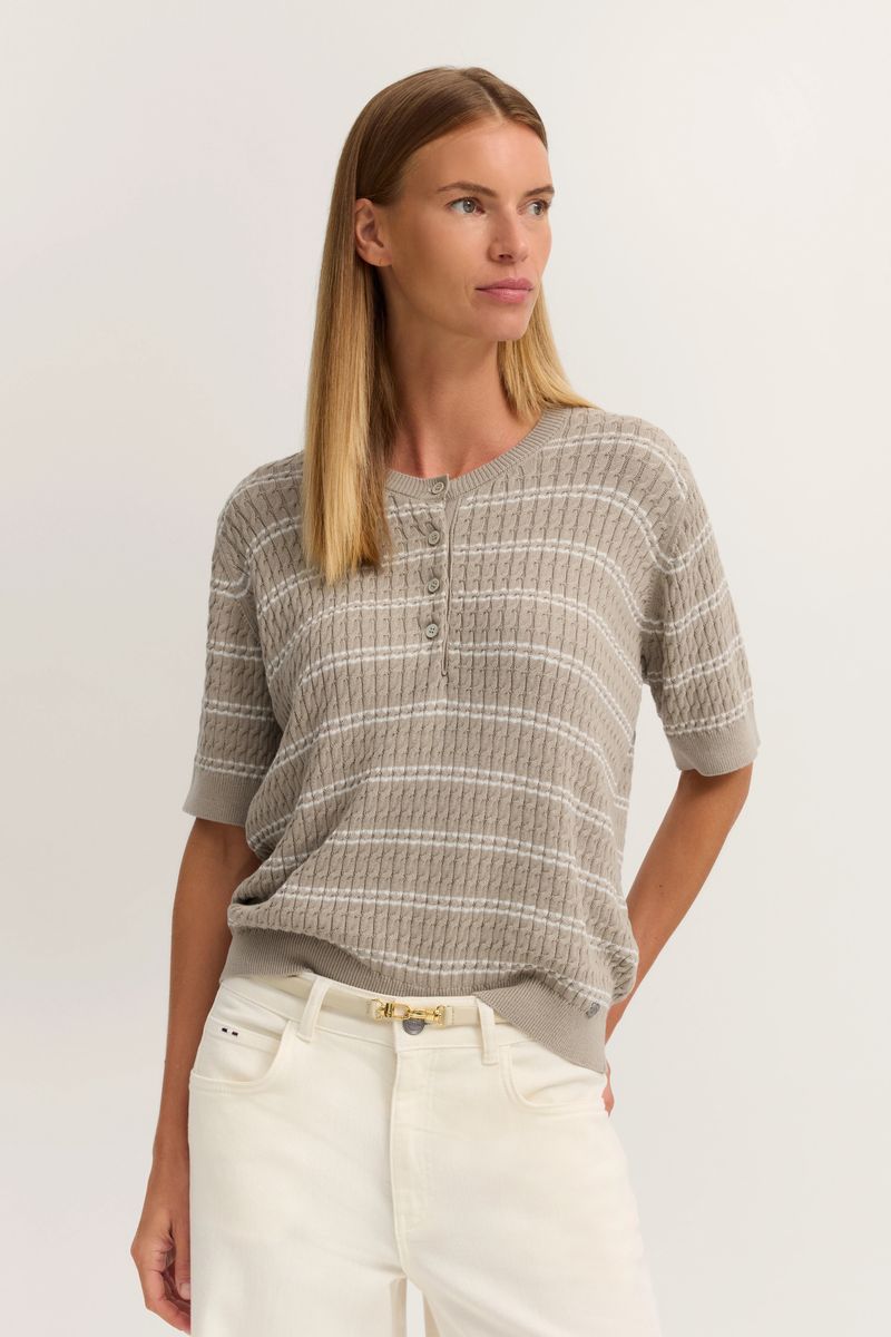 Gestreiftes Strickoberteil mit Knopfleiste