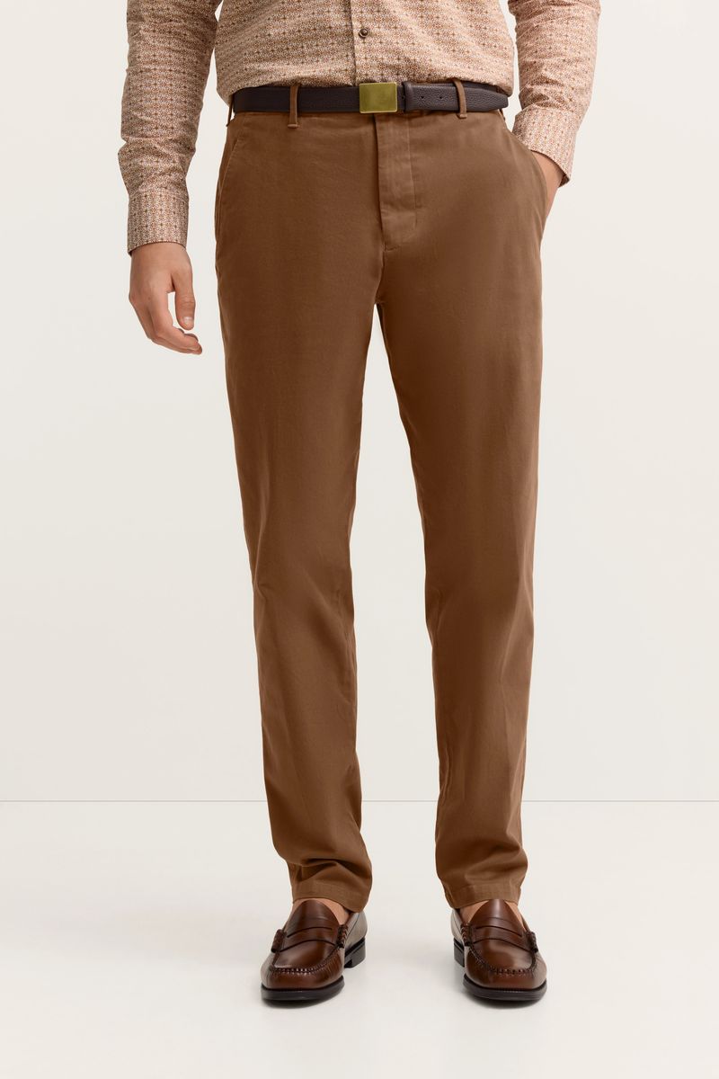 Chinohose mit konischer Passform