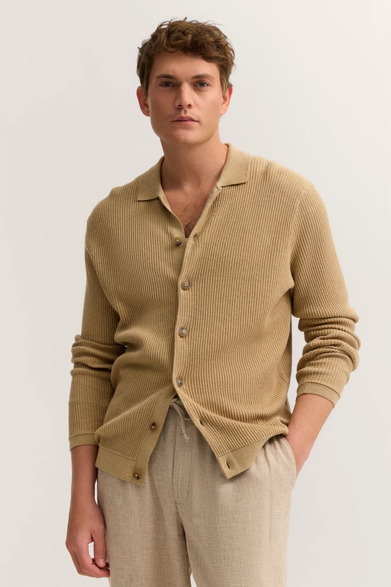 Gerippte Strickjacke mit Polokragen