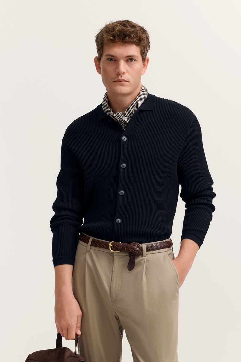 Strukturierte Strickjacke mit Polokragen