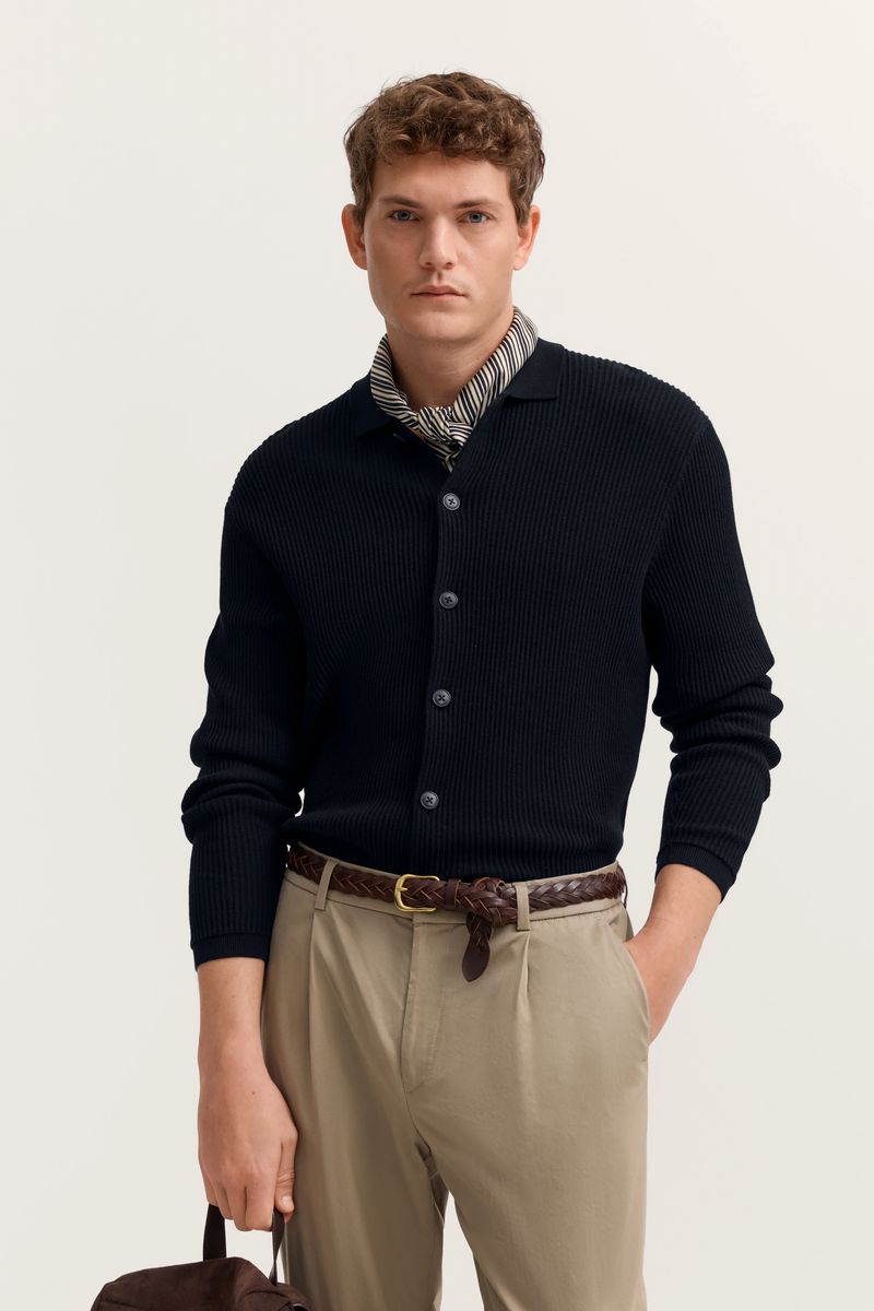 Strukturierte Strickjacke mit Polokragen