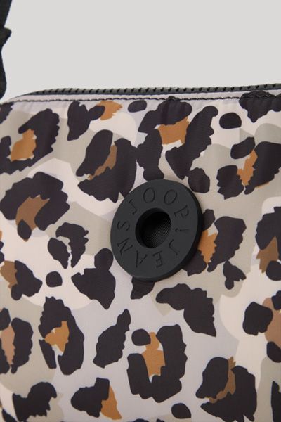 Joop! Jeans Giocoso Leo Loretta Umhängetasche mit Leopardenmuster