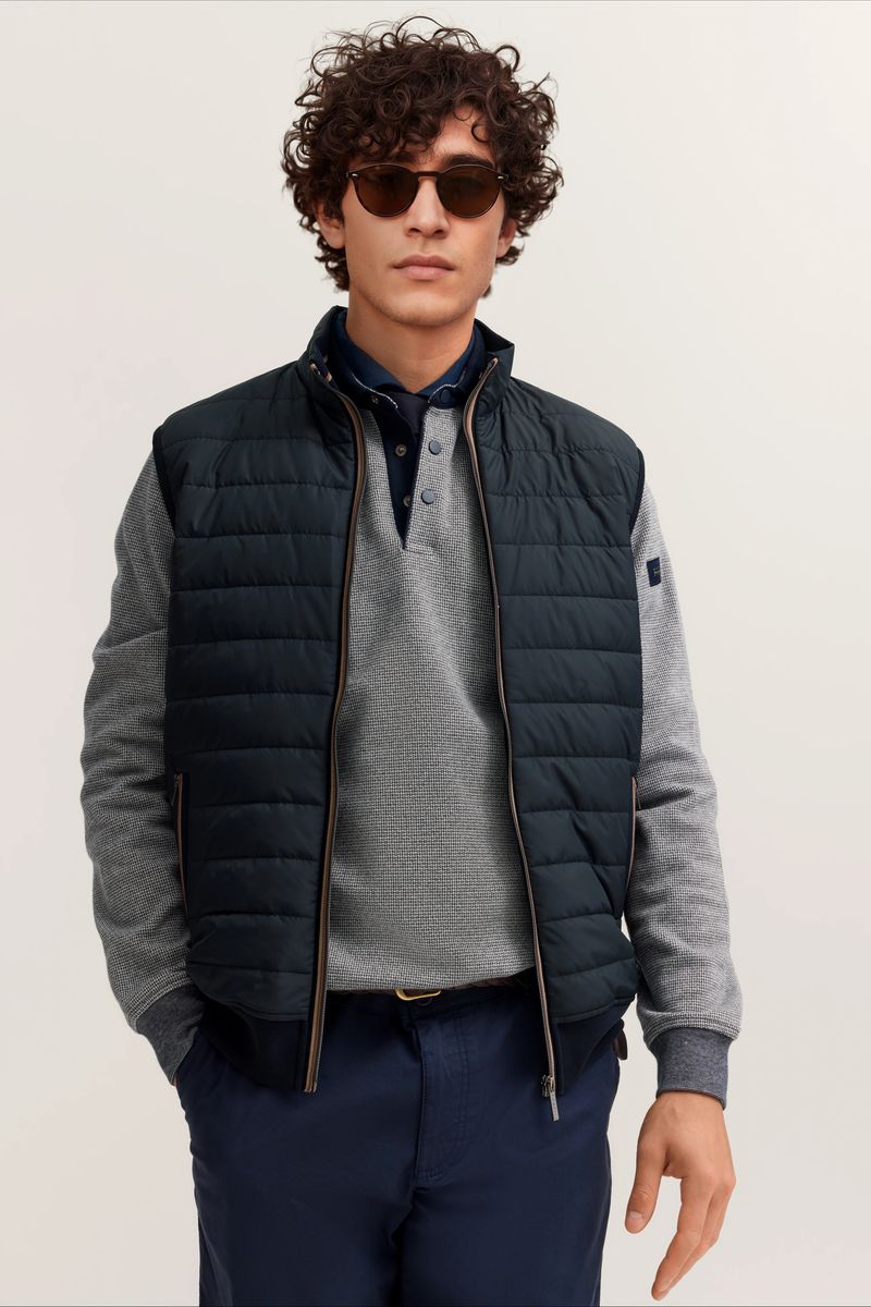 Wattierte Weste mit Stehkragen