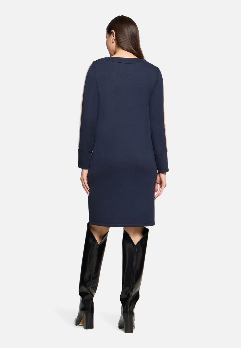 Lässiges Jerseykleid in Knielänge