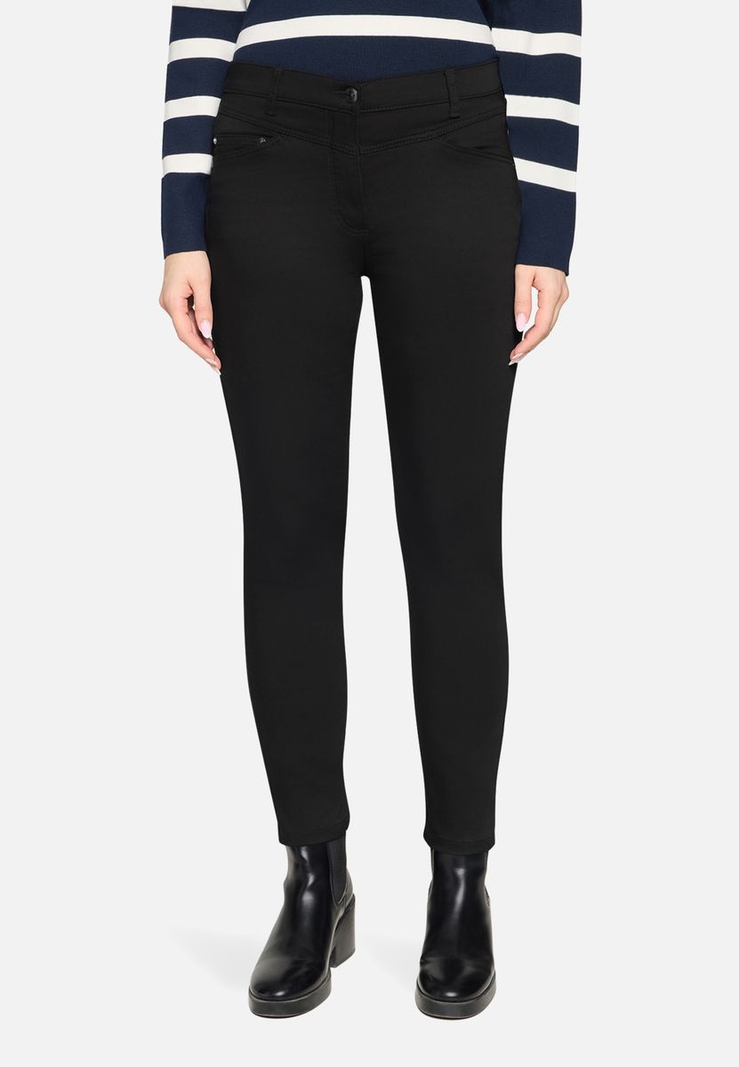 Schmal geschnittene, verkürzte Hose mit Muster