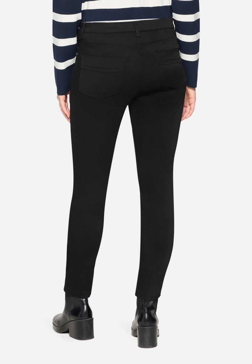 Schmal geschnittene, verkürzte Hose mit Muster